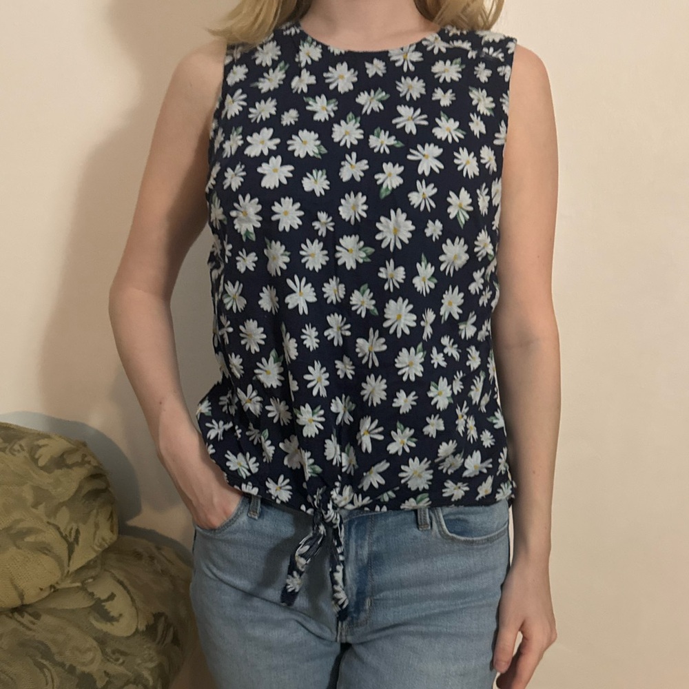 Old Navy navy blue floral sleeveless top